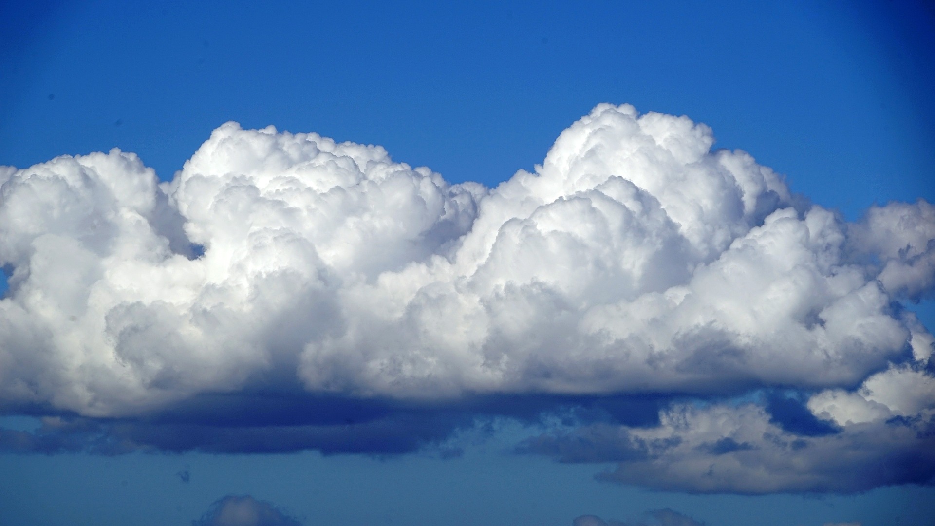 Das Bild zeigt Wolken als Illustration für den Cloud-Artikel